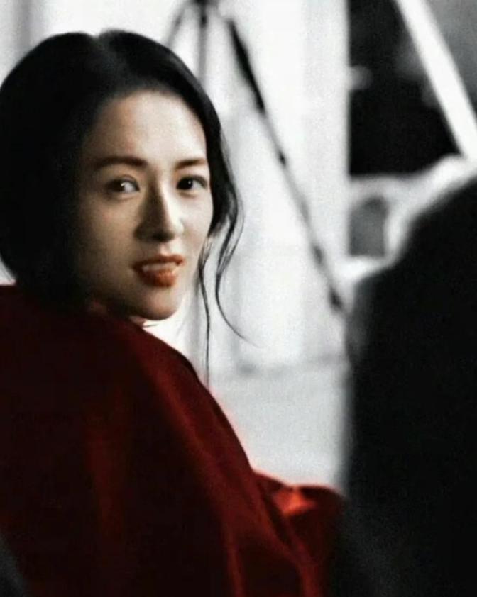 不靠发型遮丑，贴头皮封神 这五位骨相女星，露额露顶照样艳压群芳