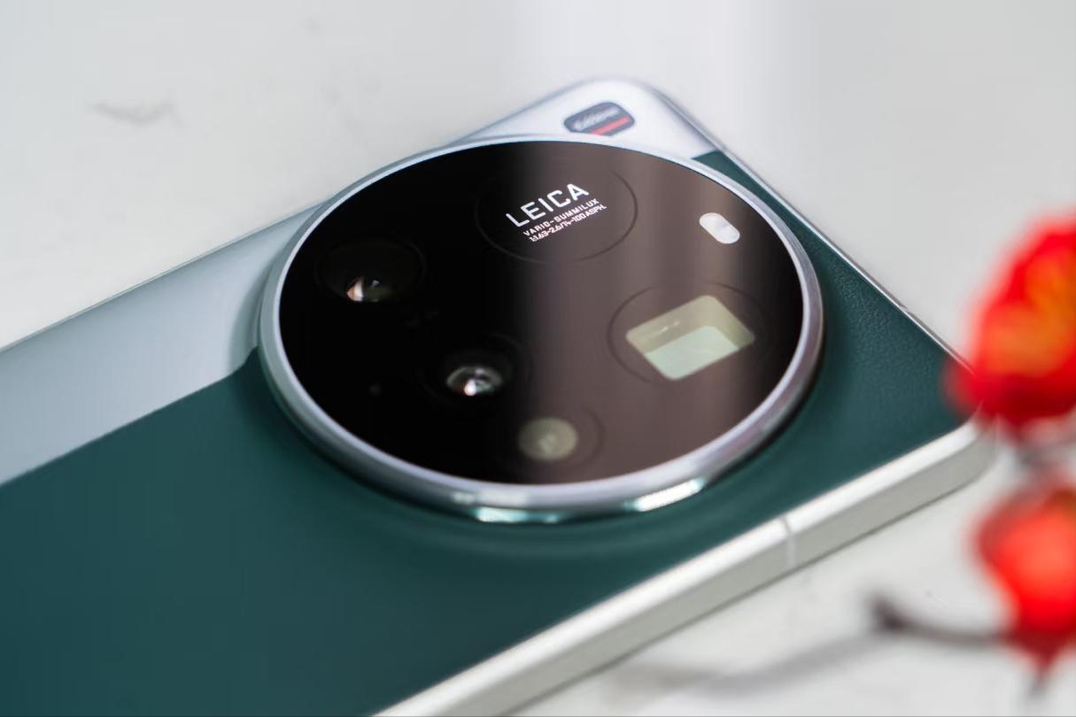 小米旗艦“變香了”！從6499元跌至4489元，2K微曲屏+120倍變焦