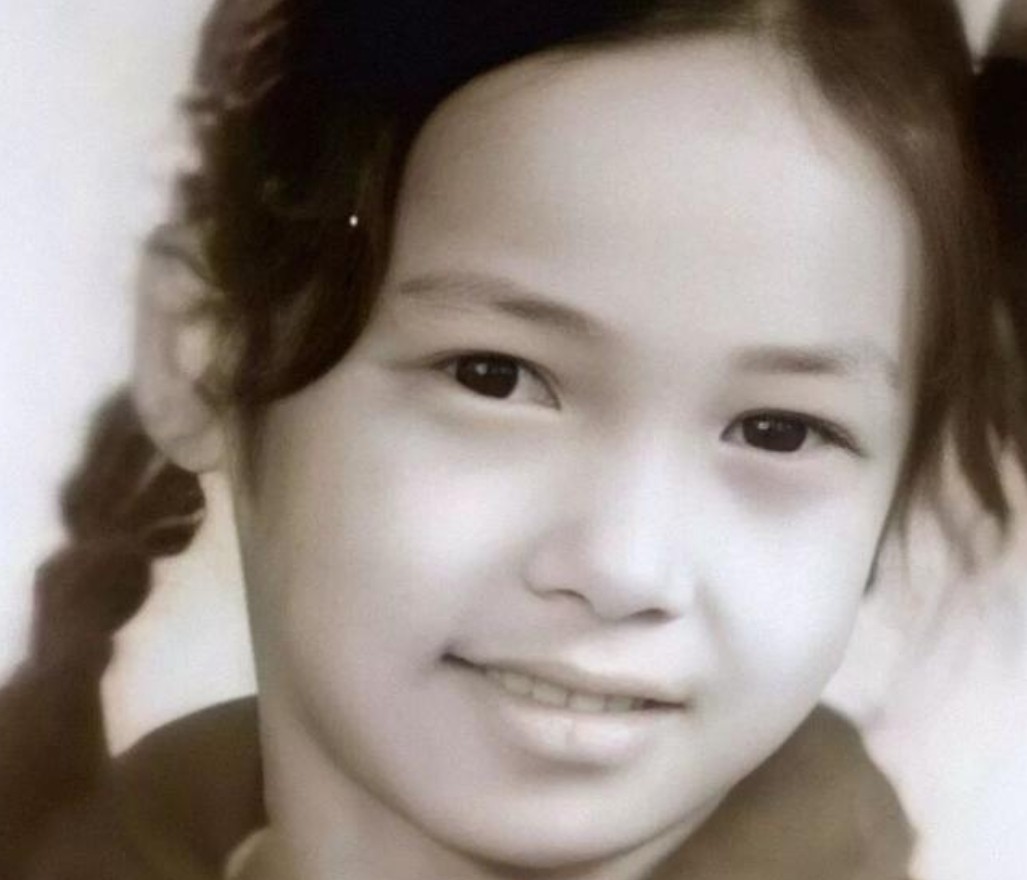 60岁蒋雯丽现状：定居英国，又瘦又老，网友惋惜：一代女神也老了