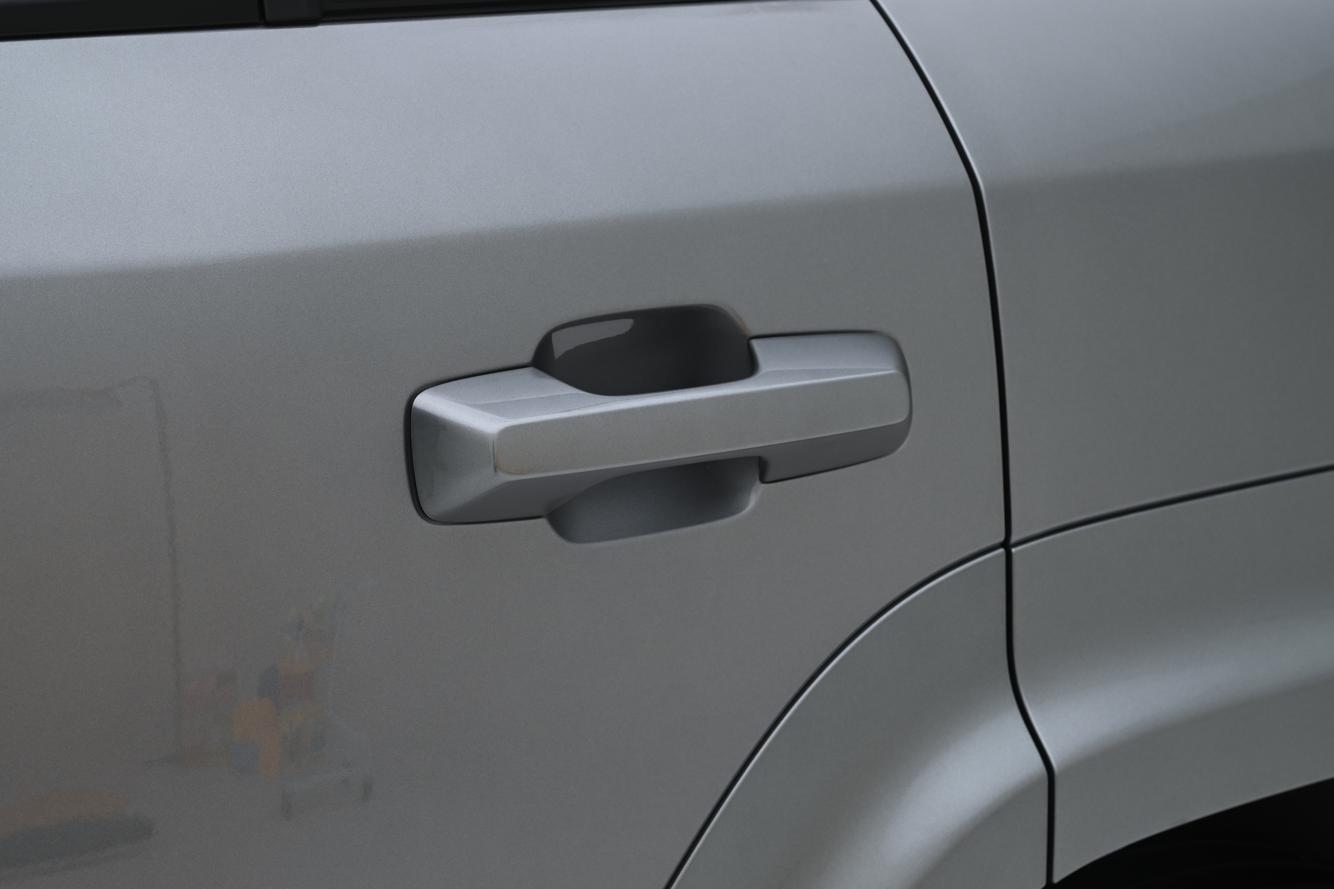 方程豹钛7到店!比理想L6更大,怀挡+冰箱+1300km续航炸场