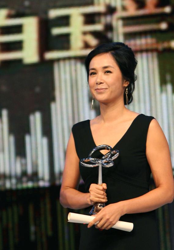 蒋雯丽“包养男大学生”的案子，终于判了