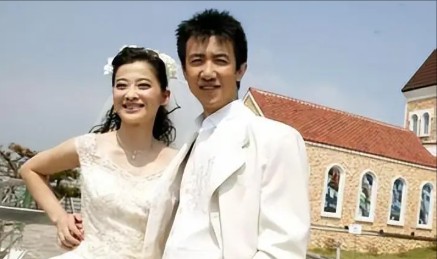 梅婷:事业蒸蒸日上,婚姻上却经历坎坷,好在如今生活幸福美满