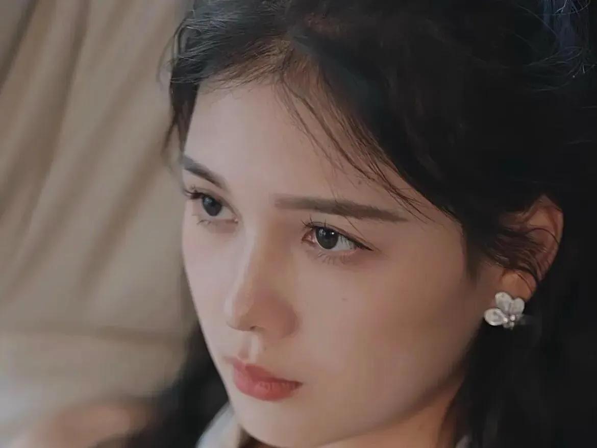 突发！知名女演员承认打助理，深夜道歉