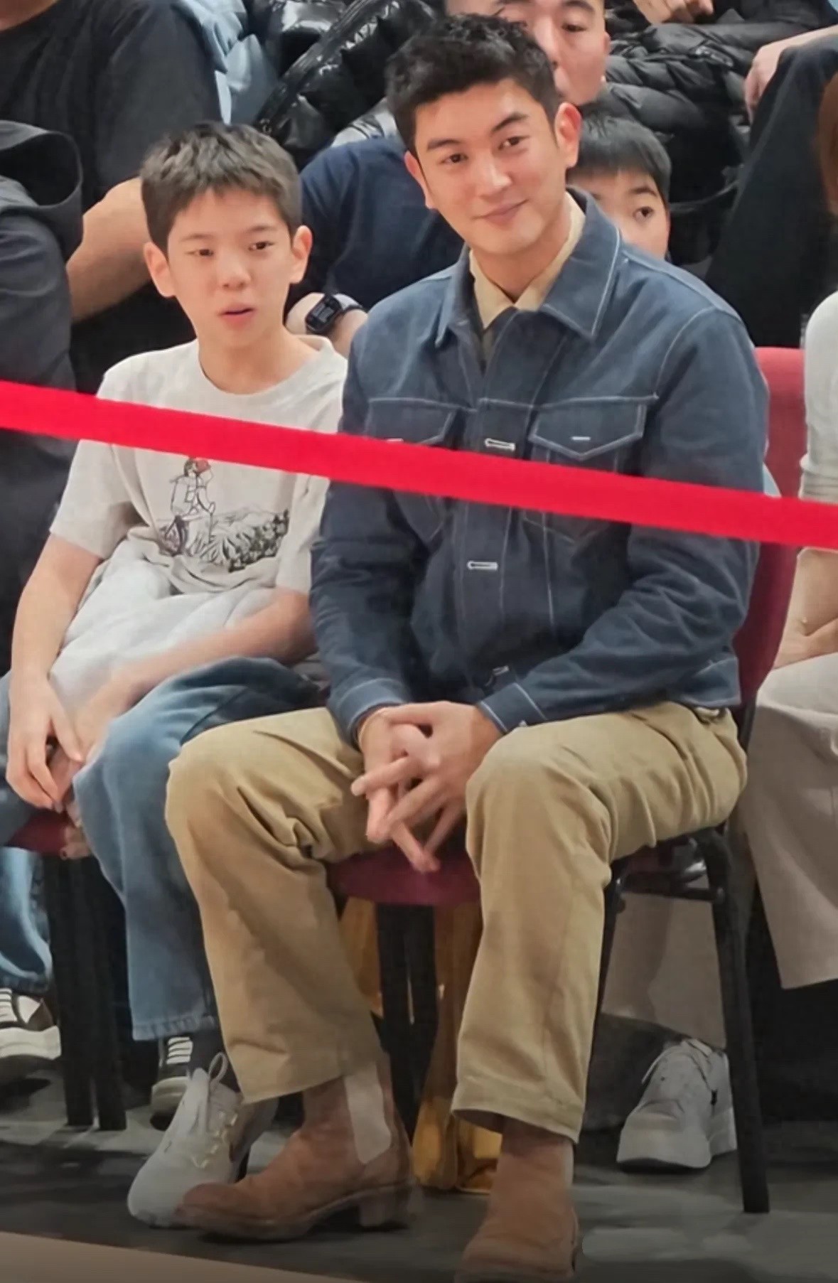 12岁嗯哼颜值逆袭,近照曝光引热议!12岁身高就超170cm