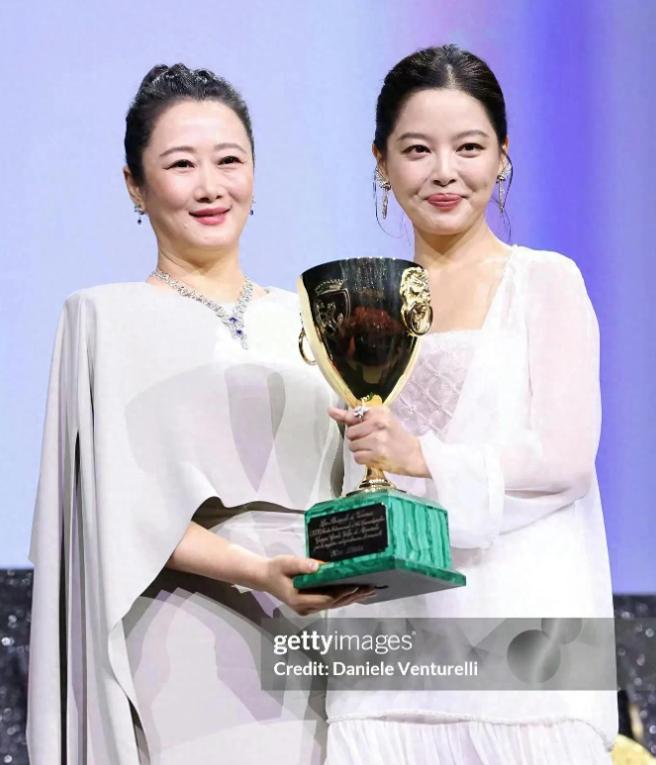 分手不到1年,荣获影后的辛芷蕾,成了翟天临“高攀不起”的存在