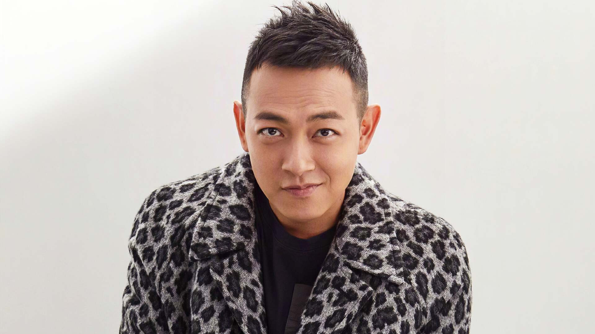 香港知名男星宣布用回旧名，改名转运事业迎突破，在内地做男主角