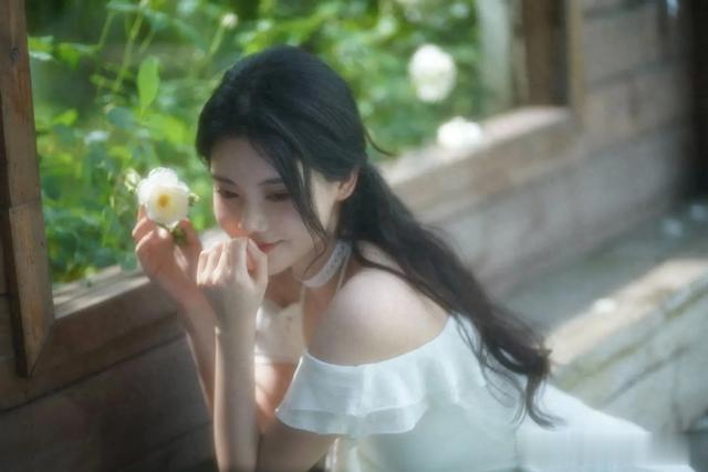 孙珍妮，小白裙，好甜美 ???