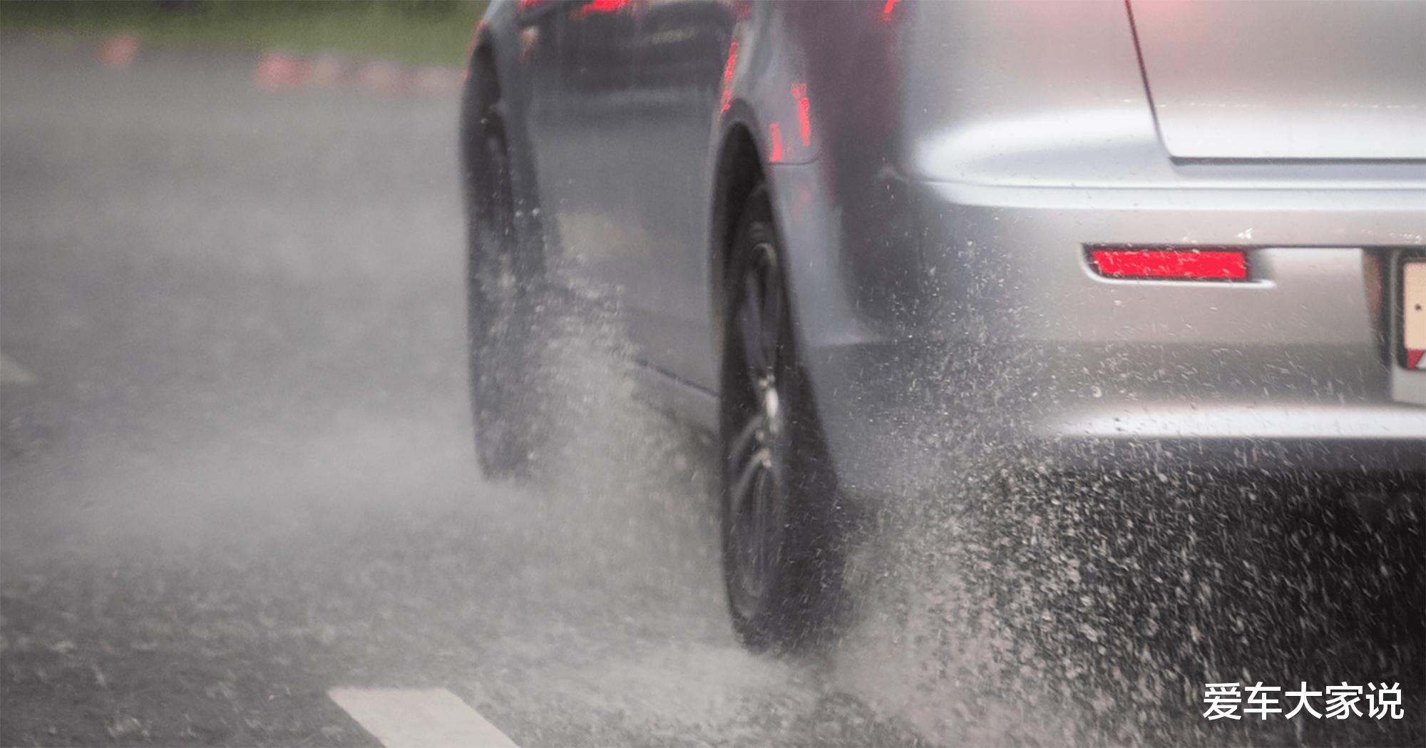 跑高速，为何还有人认为“四驱更稳”？