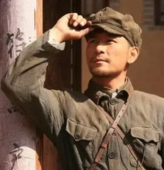 长得不够有星味，演了3次男一号没红，《大生意人》演配角红了