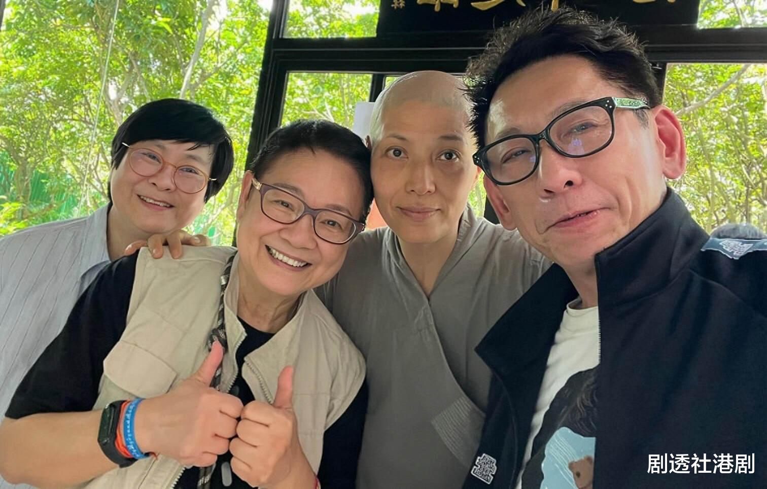 香港女星看破红尘剃度出家,穿道袍现身显沧桑,吃素多年身材消瘦