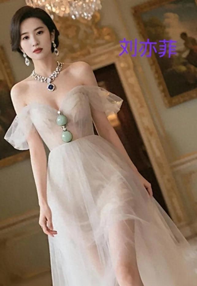 刘亦菲白色造型惊艳绝伦气质优雅性感妩媚让人眼前一亮