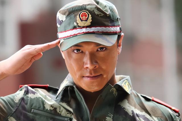 《士兵突击》20周年团聚,宝强稳站C位,张译陈思诚李晨却都缺席