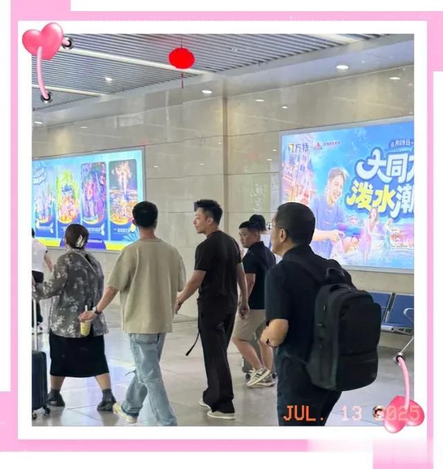 汪小菲呼和浩特被偶遇,一身休闲装,松弛感十足,网友:本人很帅