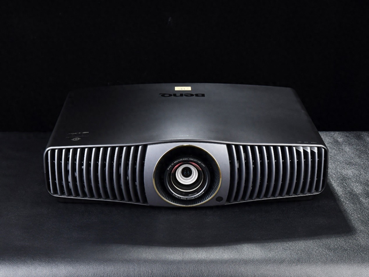 明基W6050實測：從THX認證到動態逐幀映射 高端家庭影院該有的樣