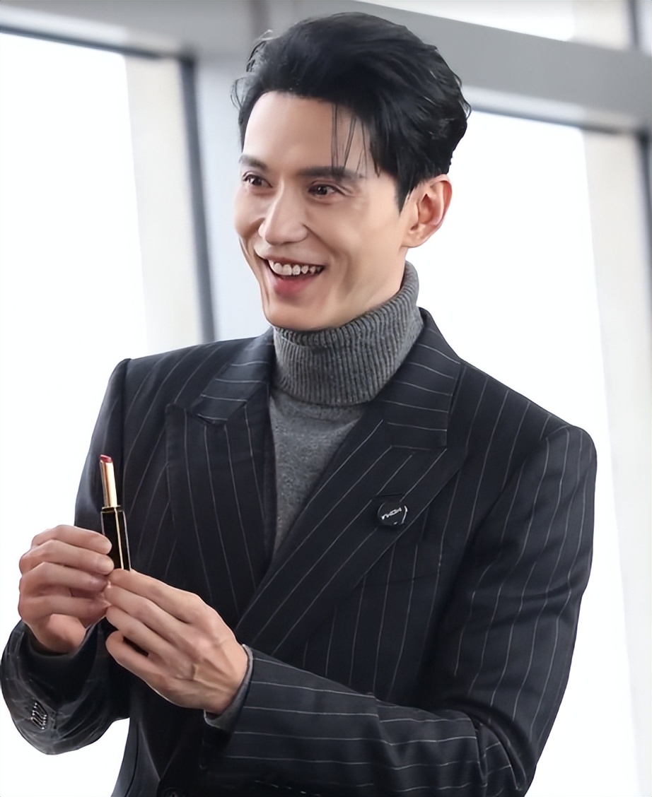 上海TF活动,彭小苒“蛇女”辣眼,包上恩土气,王楚然一身黑惊艳