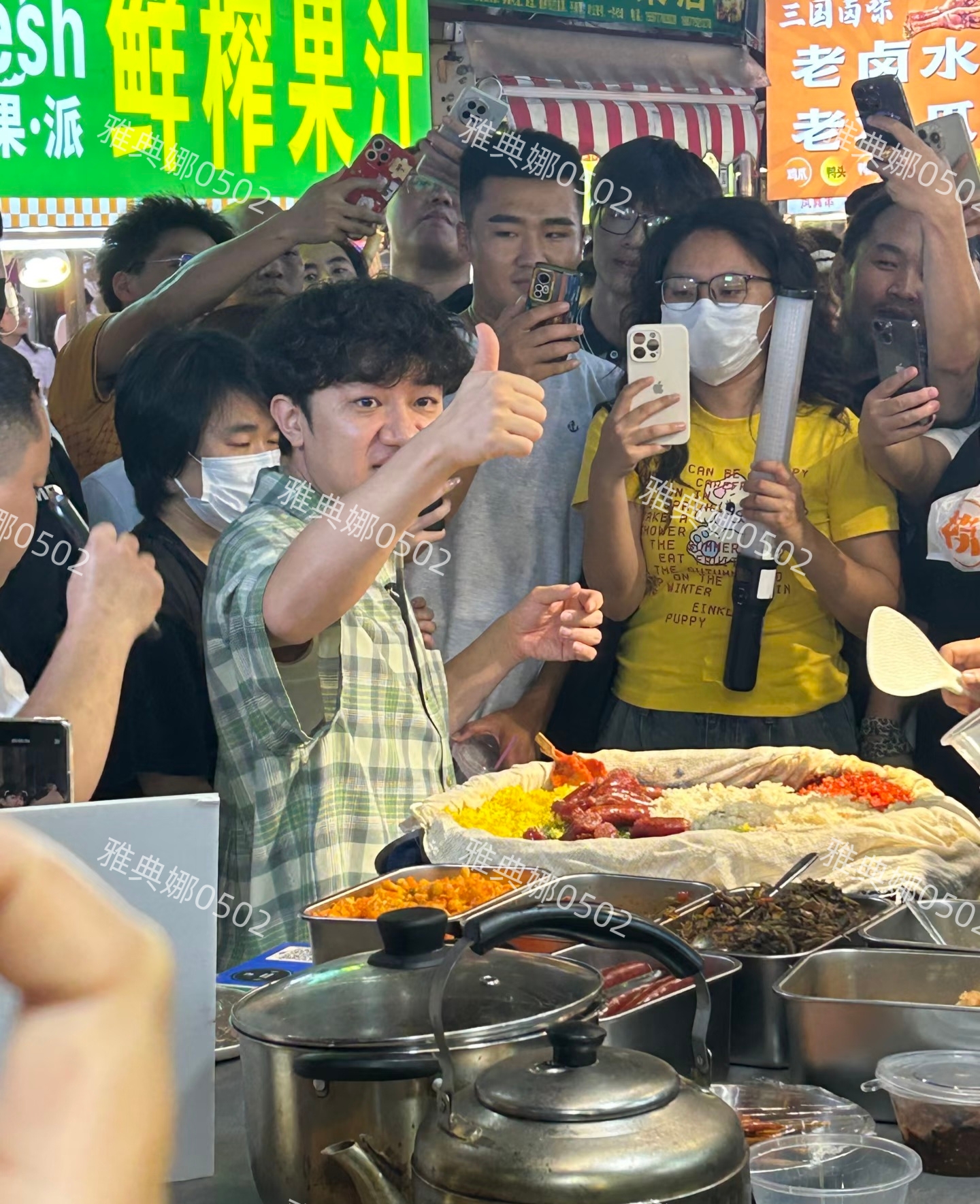 王祖蓝的身高长相能走红真不容易夜市遇到他又矮又肥大鼻子厚嘴唇