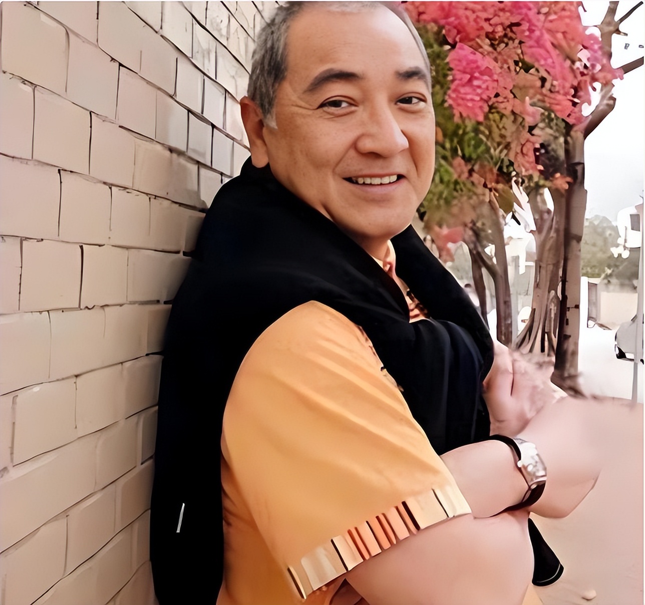 80岁秦沛现状：定居在国外，和日本妻子很恩爱，儿女都是知名歌手