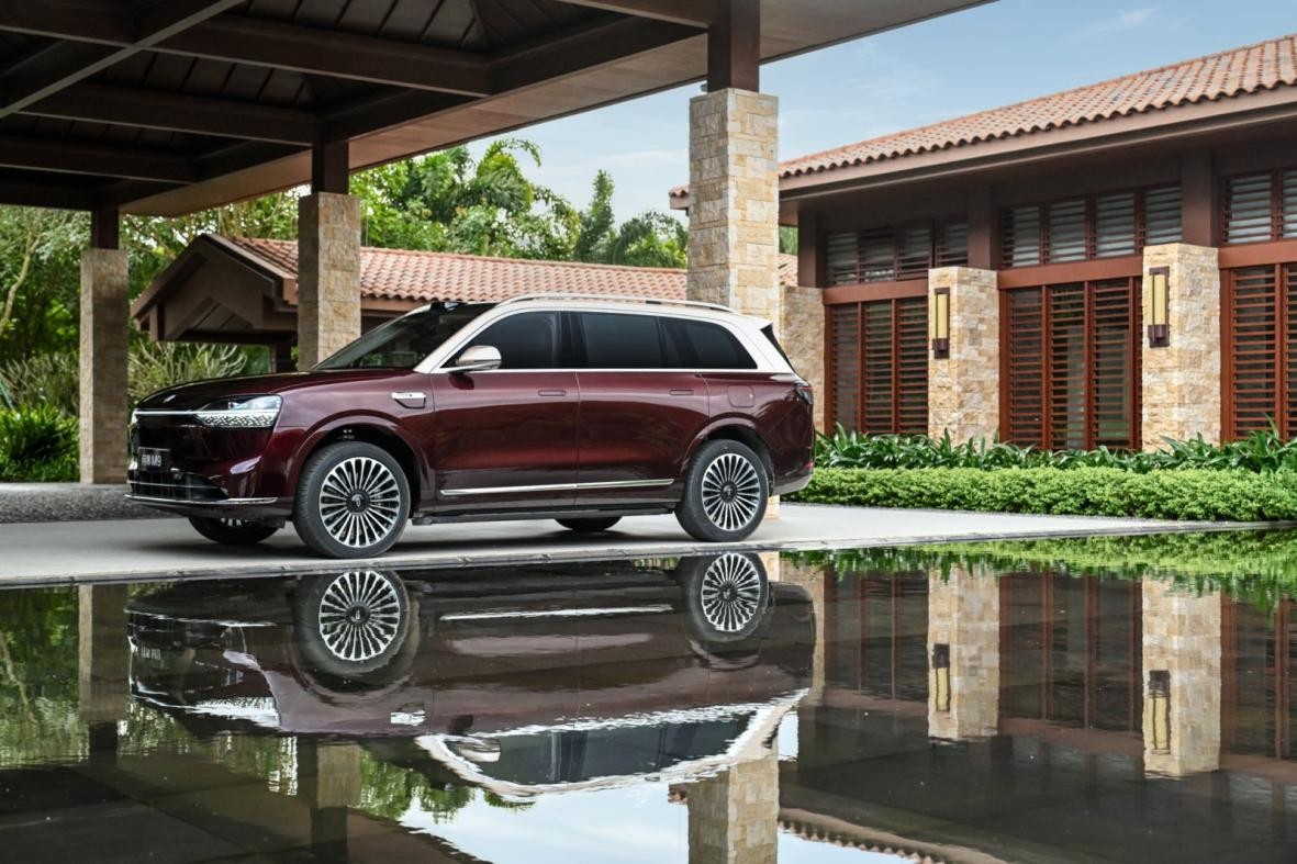 跨千里山河 赴知识盛宴 问界M9助力罗振宇跨年演讲三亚开讲