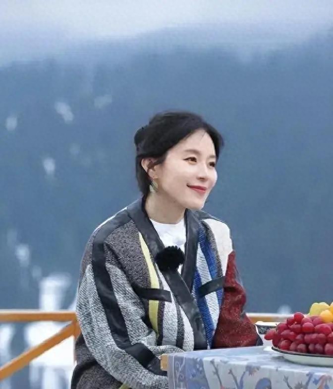 原来她是蔚来老板娘，曾是央视女主播，才貌双全，和李斌一见钟情