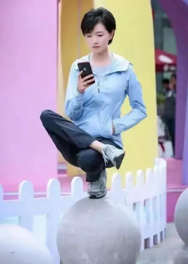 42岁万茜健身秘籍大公开，“随便蹲”引爆网络健身潮！