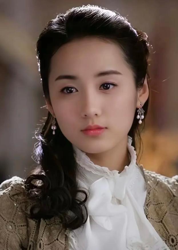 娱乐圈四位兔系女星，个个面相讨喜超灵动，一看就有福气招人疼！