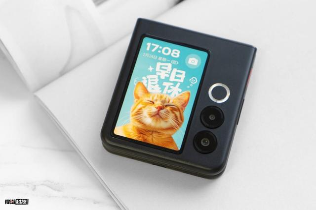 不到3K的小折叠！努比亚 Flip 2评测：实用性、趣味、AI，它全都要