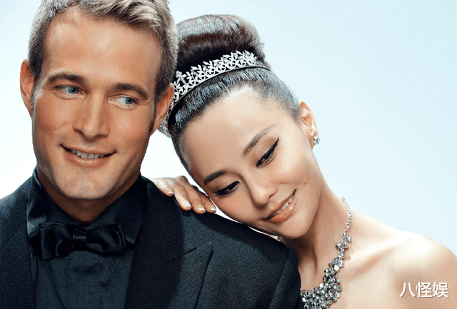 马雅舒一家被偶遇，女儿大冬天穿短裤，富商老公都50了还那么帅