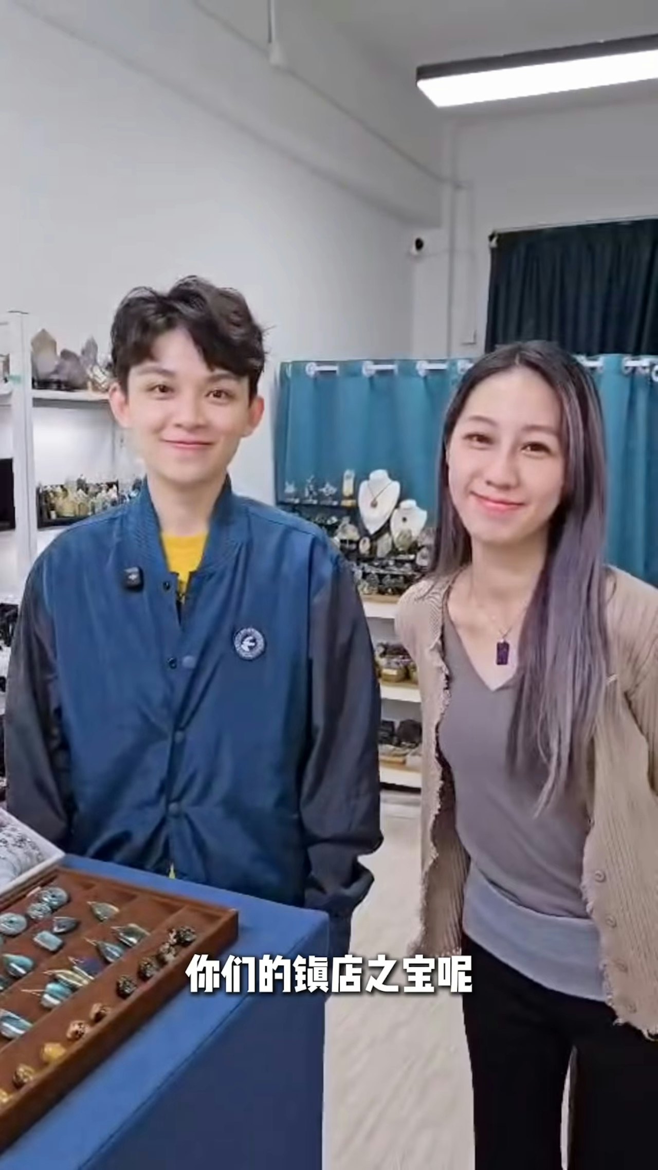 35岁TVB绿叶另谋出路创业，与女友开水晶店，自曝收入比TVB高10倍