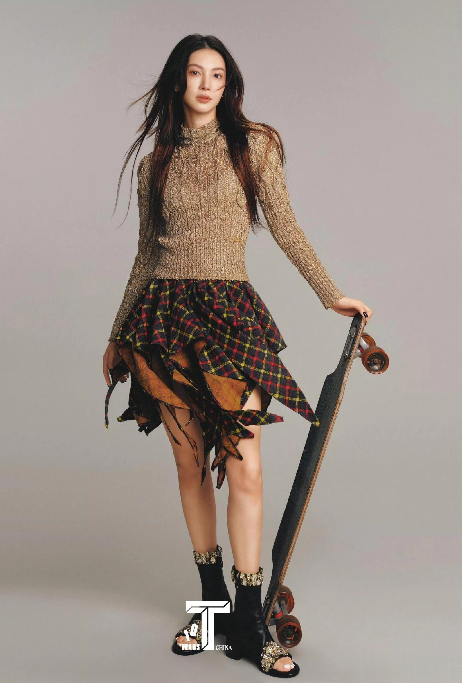 金晨最新杂志大片来袭，拍得高级又时髦，杨柳细腰惹人慕！