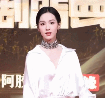 国剧盛典女星脸太僵!陈都灵像假人,彭小苒瞪眼,一有表情就崩了