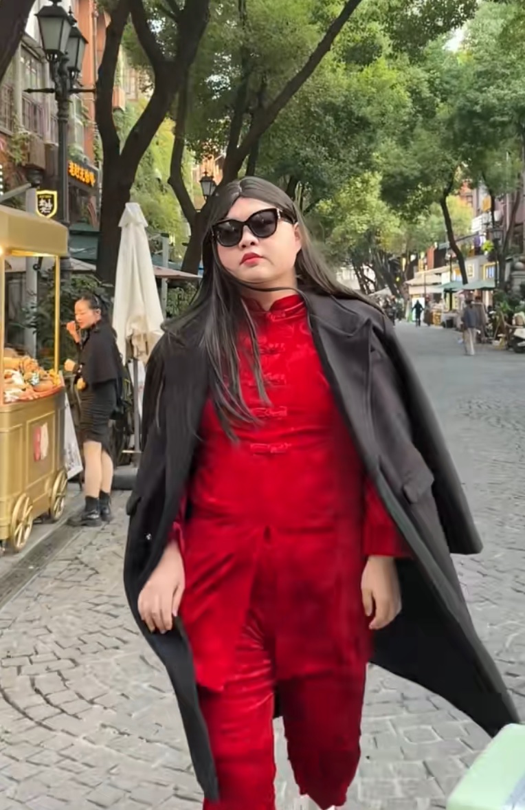 富婆人设坐实了！李湘回娘家，网友以为是五星级酒店，无声中炫富