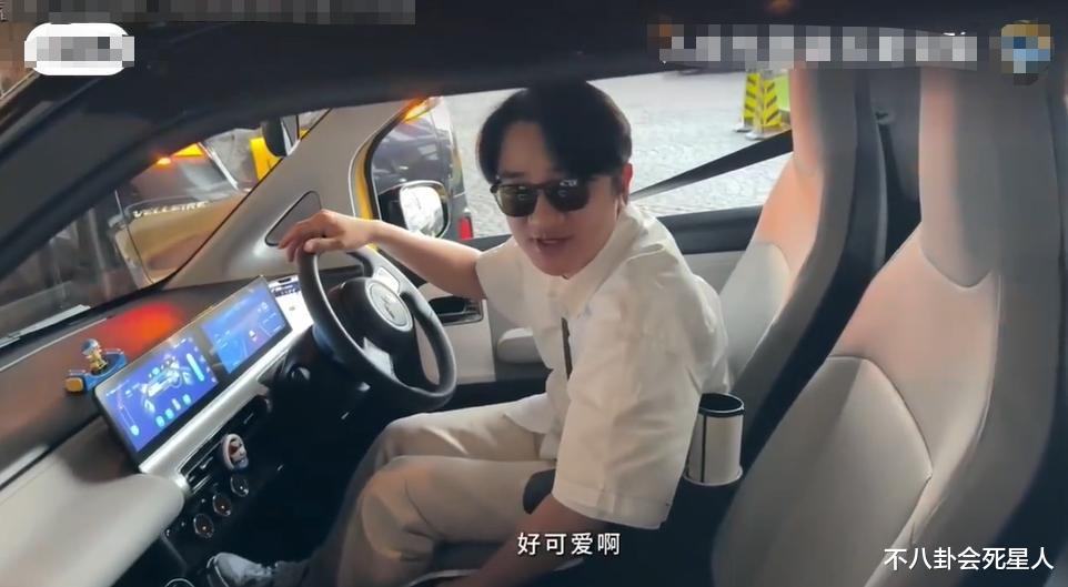 王祖蓝妹妹大婚嫁妆惊人，硕大金饰压身，曾获哥哥豪赠880万豪宅