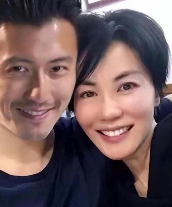 再恩爱有什么用，李嫣谢振轩联手 将王菲谢霆锋的“体面”撕得粉碎