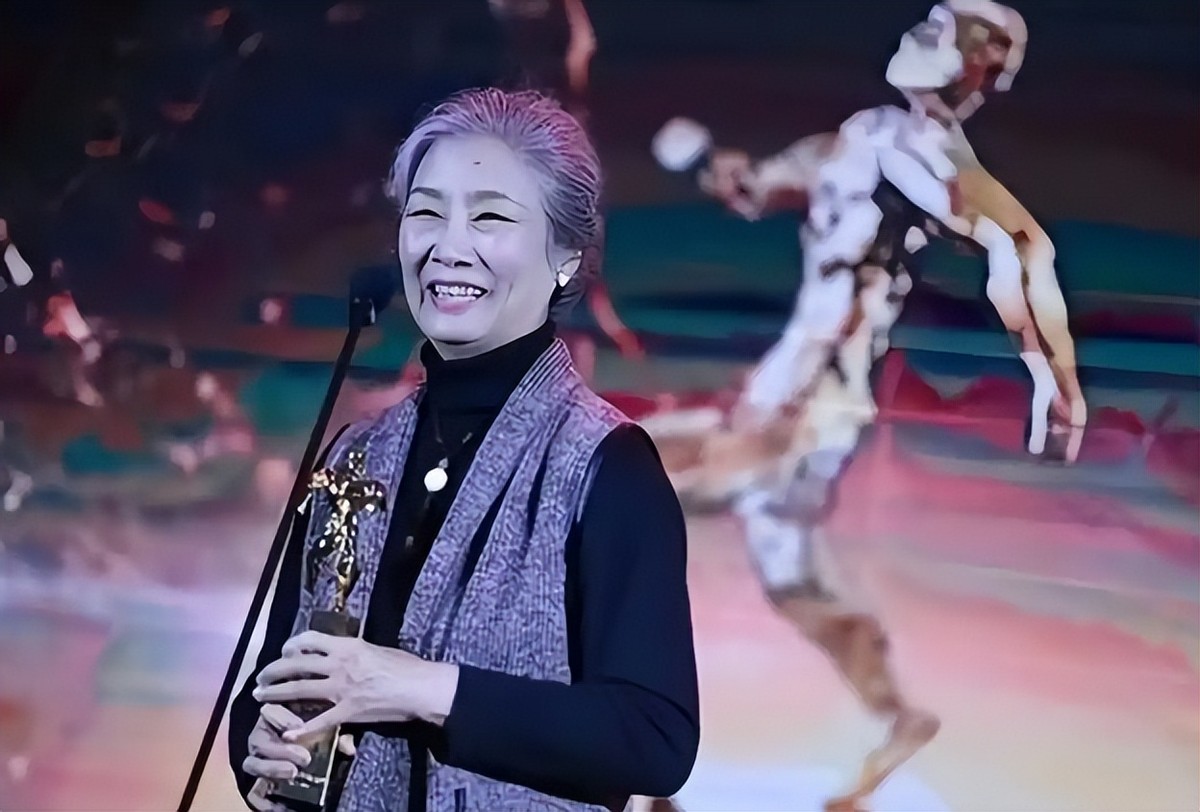 女儿是航天专家，儿子是导演，儿媳是影后，她是终身成就获得者