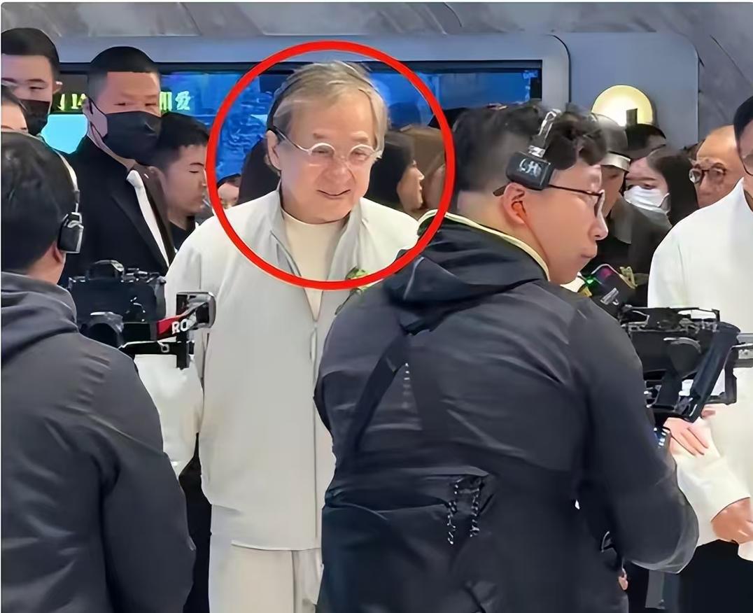 成龙竟然在三里屯的夜晚没能占C位，这意味着什么？