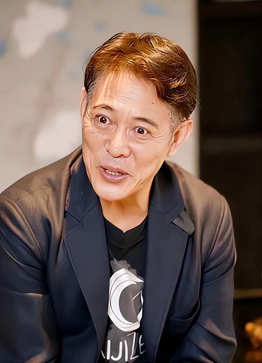 官方报道！李连杰脱衣辟谣“换心脏”传闻，原来我们都被骗了