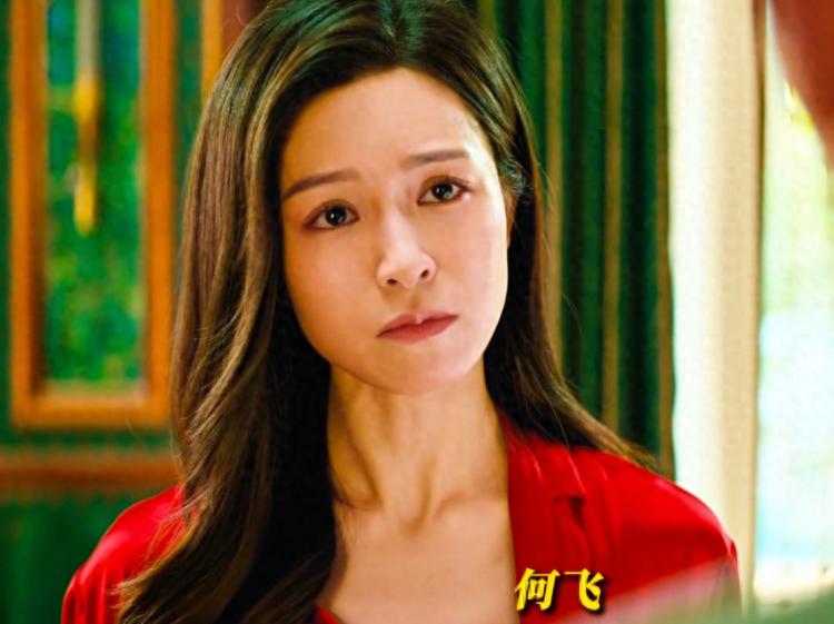 36岁文咏珊产后首露面！穿粉色新中式参加好友婚礼，小脸圆润好美