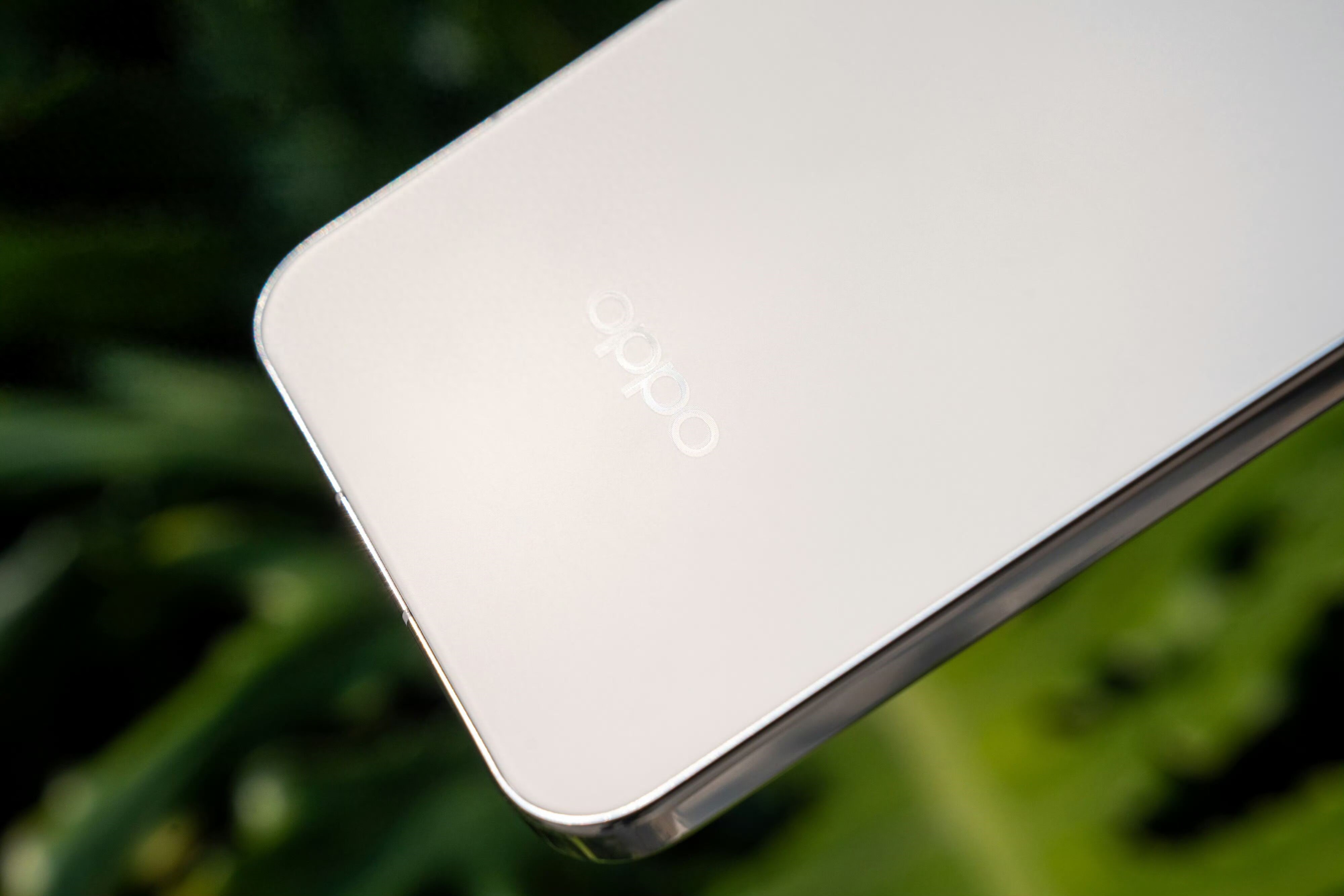 OPPO“攤牌了”！天璣9400+旗艦跌至2937元，極窄直屏+120倍變焦