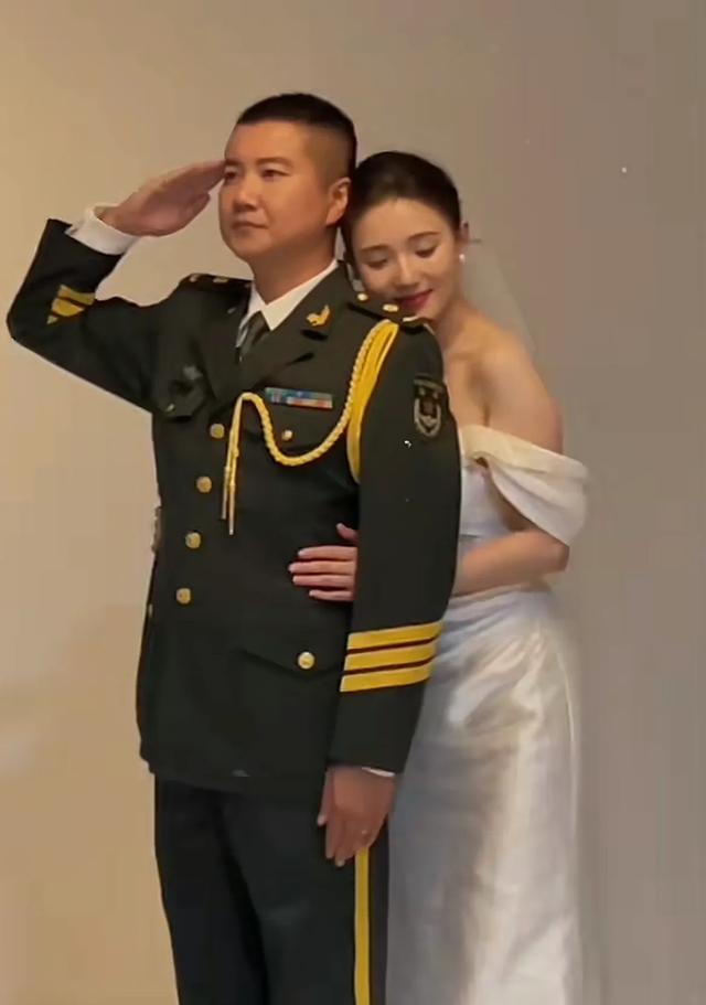 恭喜!《我是特种兵》史大凡扮演者拍摄婚纱照,帅气十足满脸幸福