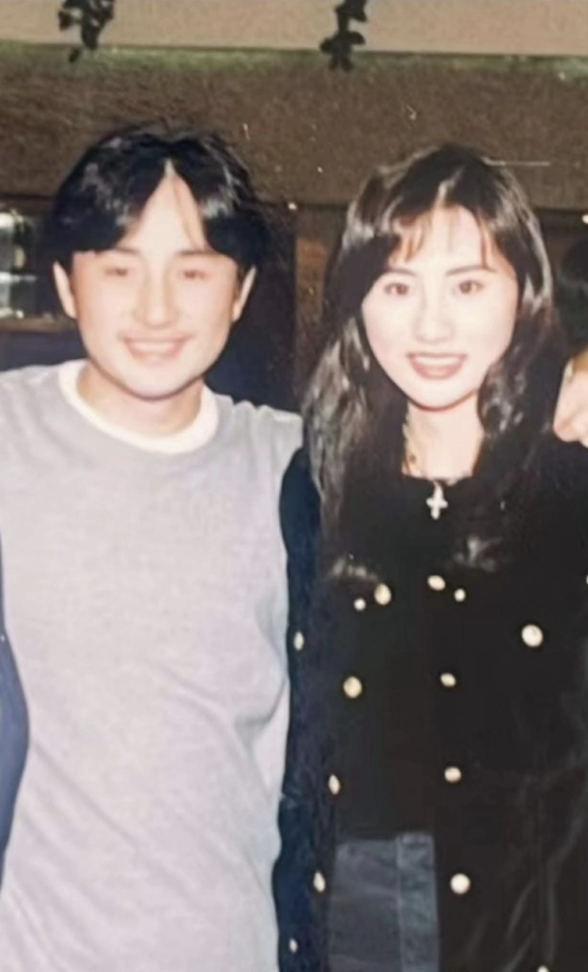 吴岱融低调过66岁生日，剃光头胡子全白状态真实，与妻子进山生活