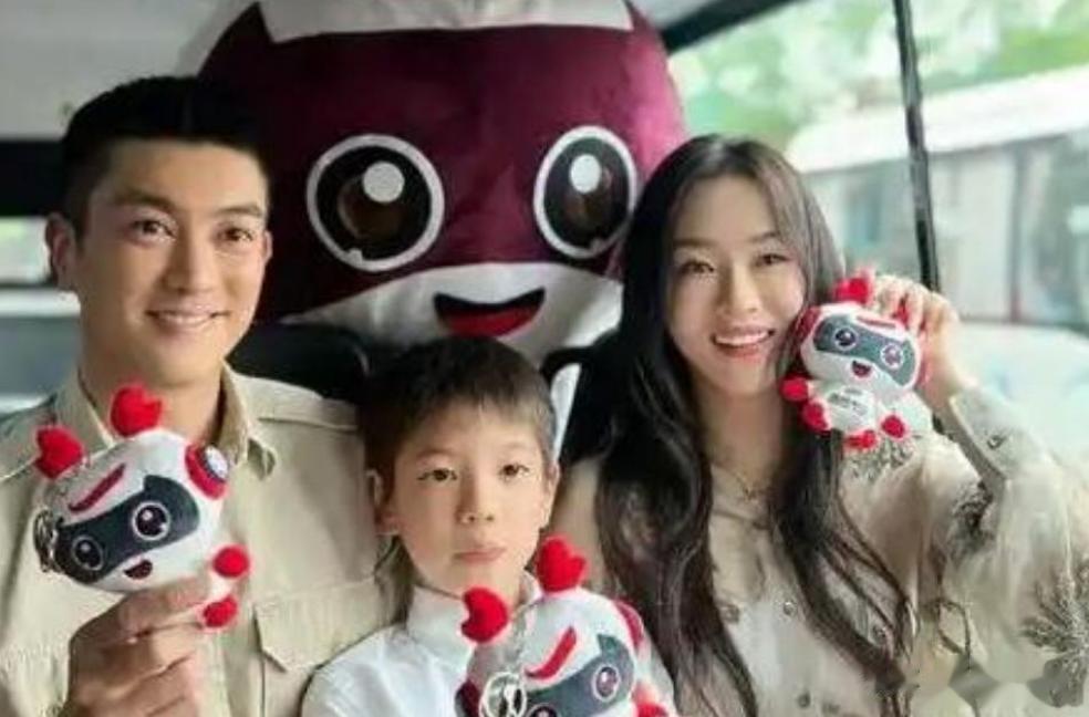 从\交际花\到\豪门阔太\,霍思燕不敢回应有女儿,背后真相太现实