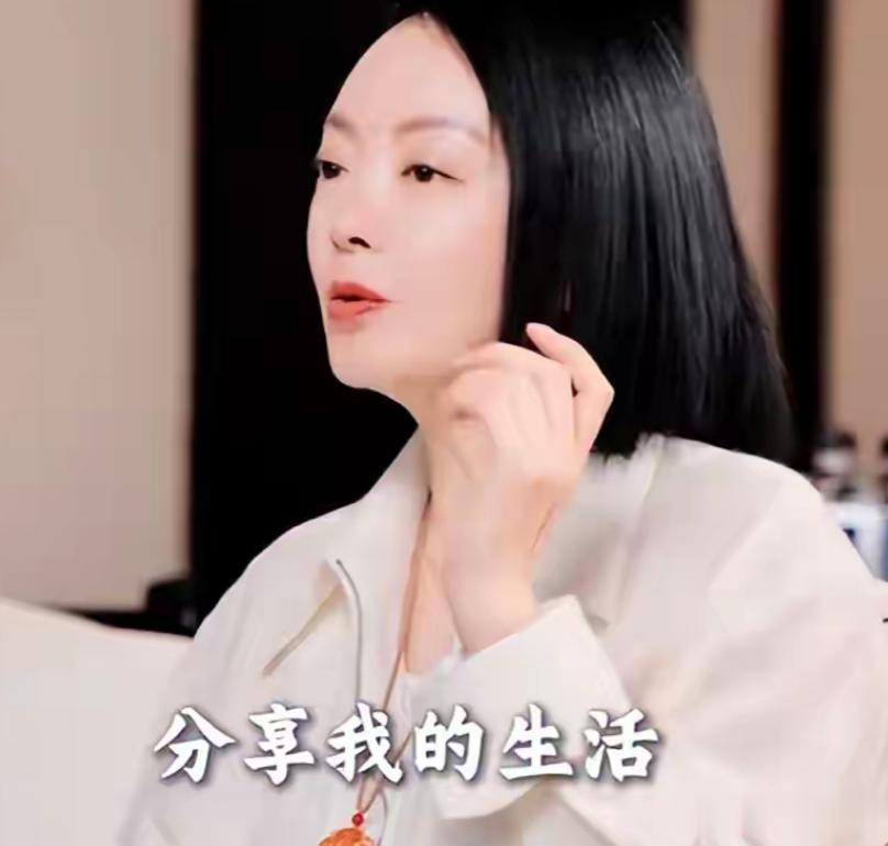 娱圈大佬现状被曝,欠债6亿,住进小院稀拉显破败,妻子带货还账