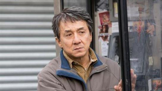 成龙满头白发，张艺谋被搀扶，北京这一夜，大咖云集，谁是真C位