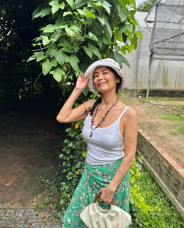 61岁韦唯定居泰国，养水牛种水稻，颜值就像三十岁，晚年生活幸福