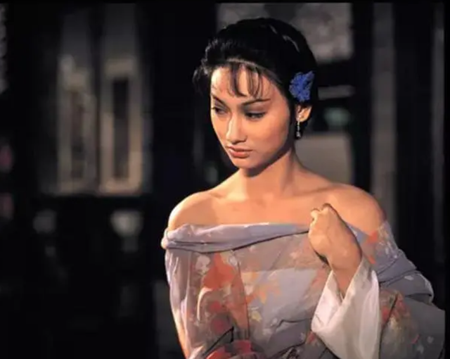 华表奖这晚，座次暴露江湖地位，成龙陈凯歌坐一边，C位雷打不动