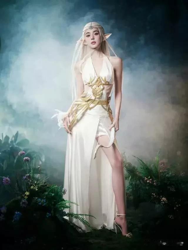 古力娜扎cosplay天使，这腿太美了可惜她没有脚脖子