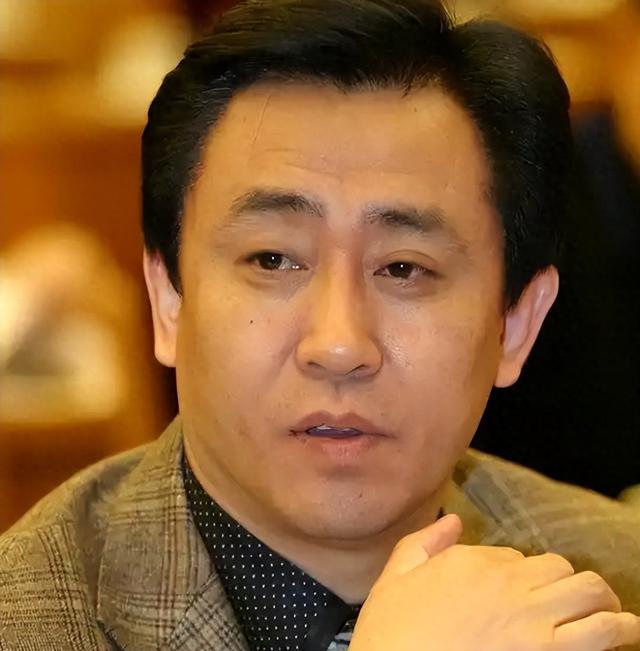许家印被抓后,恒大歌舞团长白珊珊被传低调嫁富商,如今近况曝出