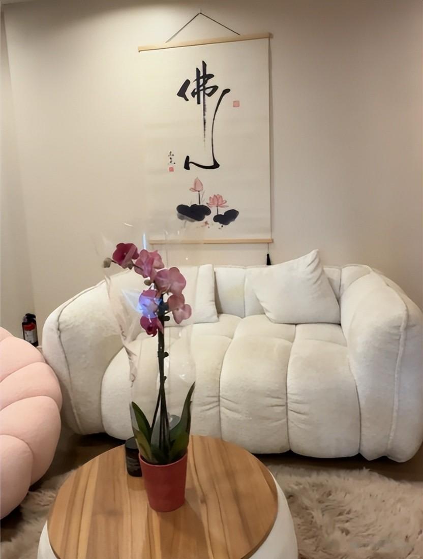 偶遇王祖贤一肚子肥肉,穿拖鞋逛超市毁形象,和粉丝合照像流水线