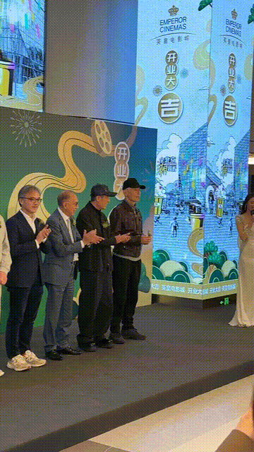 杨受成太古里剪彩,张艺谋和冯小刚陪同,成龙头发白了,葛优帅气