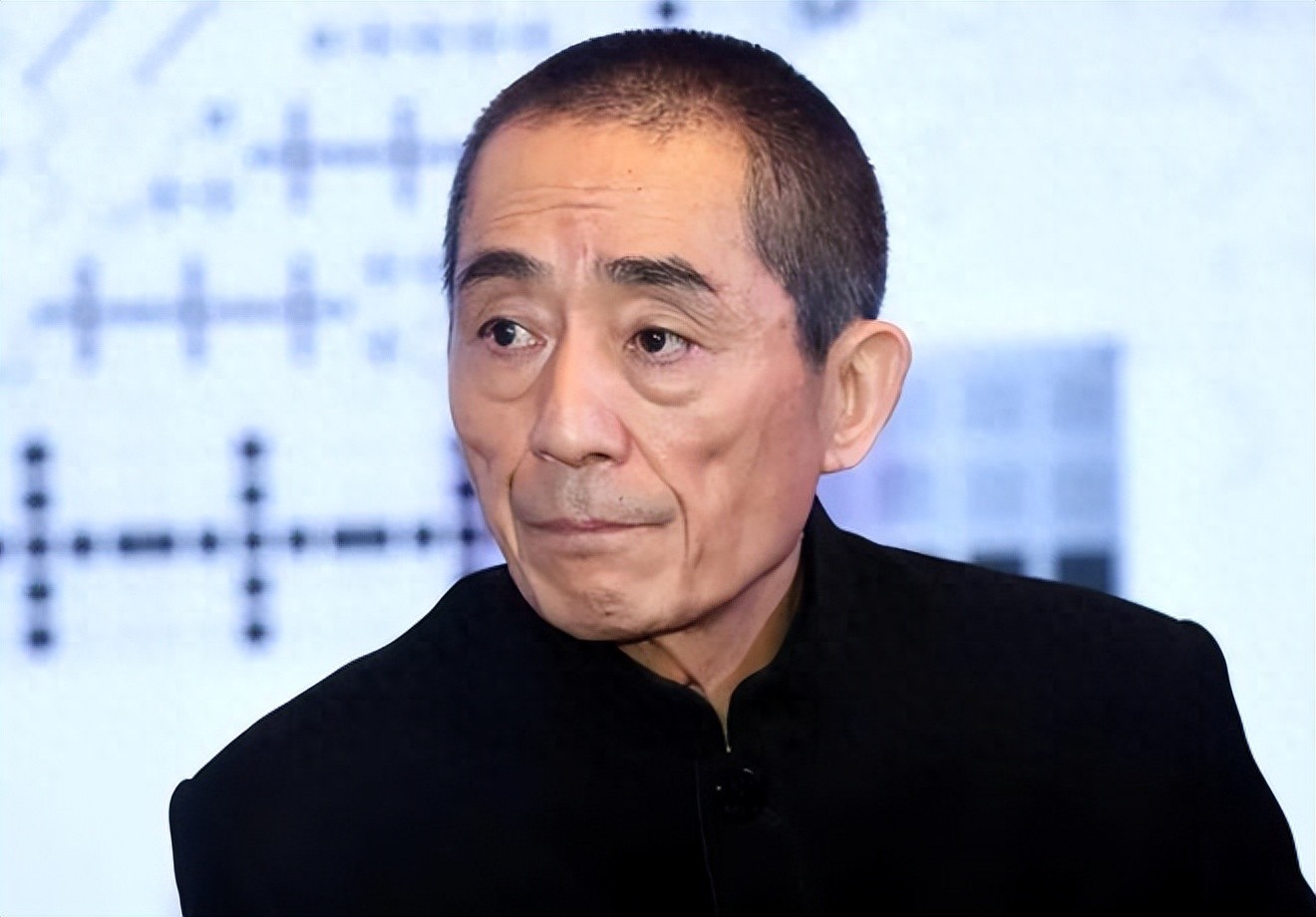 不到72小时，《人民日报》4次点名于和伟，张艺谋的话有人信了